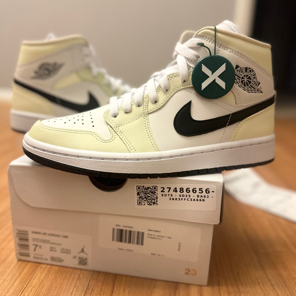 Air Jordan 1 mid Coconut Milk